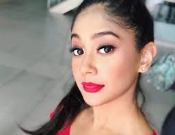 Yang didengar nelayan kemungkinan suara sayap patah pesawat sriwijaya air. Biodata Sofia Dendroff Pelakon Drama Patah Sayap Bertongkat Paruh Oh Hiburan