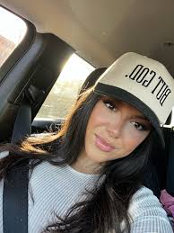 It looks a little bit like... 🧐... i think you know who i mean.