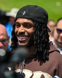 Oh yeah I need to know what dudes name in the first picture 😅🥰😭 Mr NEW  GUY !!!