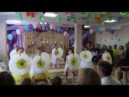 танец мам с сыновьями на выпускном в детском саду Respublikanskij Konkurs Detskij Sad 32 G Bendery Moi Lyubimye Devochki Romashki Youtube Flower Dance Cartoon Faces Kids Dance