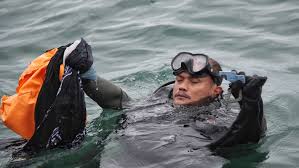 read more on the indonesia plane crash. bangkok — a passenger jet carrying more than 60 people crashed into the java sea on saturday. Indonesian Divers Find Black Boxes Parts Of Plane Wreckage From Sriwijaya Air Flight 182 Abc News