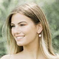 Julie Ennis's Instagram, Twitter & Facebook