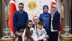 أردوغان يدعو لتأسيس شبكة تواصل دولية لمكافحة معاداة الإسلام. Ø£Ø¨Ù†Ø§Ø¡ Ø£Ø±Ø¯ÙˆØºØ§Ù† Ù…Ø¬Ø±Ù…ÙˆÙ† ÙÙŠ Ø¨ÙŠØª Ø§Ù„Ø±Ø¦ÙŠØ³