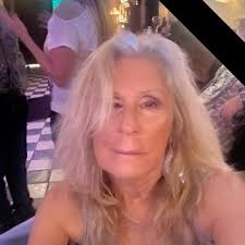 A musical smile for Christmas Eve Eve.....thanks to Women after 50 for  sharing.....