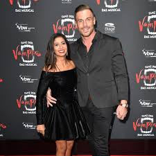 Sie ist gelernte flugbegleiterin und lebt seit 2017 in düsseldorf. Eva Benetatou Chris Broy Alles Aus Sie Aussern Sich Zur Trennung Gala De