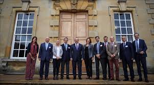Ali koç bile müşterisi antalya'da doğadan topladığı odun ve tahta parçalarıyla heykeller yapan adnan ceylan, pandemi nedeniyle. Chatham House Koc Holding Yuvarlak Masa Toplantisi