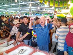 Angga candra sampai tutup usia lyric. Malu Apa Bossku Najib Shops At Hypermarket Greeted By Hundreds Of Chanting Supporters Borneo Post Online