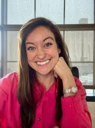 Kelly Eck's Instagram, Twitter & Facebook