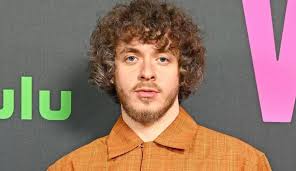 Jack Harlow presentó su nuevo single "Lovin On Me"