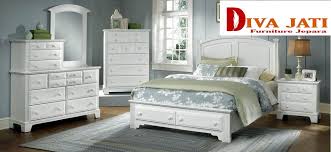 Di zaman modern ini, kebanyakan orang membuang kaset yang sudah terpakai karena sudah menggunakan internet untuk mendengarkan musik. Set Kamar Tidur Bandung Putih Minimalis Jual Set Kamar Tidur