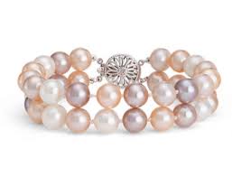 They are considered the most valuable type of pearls, a south sea pearl necklace can range from 1.000$ to 80.000$. Pearls The Ultimate Guide To Every Type Plus Jewelry Inspiration The Diamond Pro