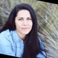 Anna Ming's Instagram, Twitter & Facebook