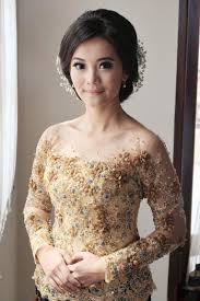 Pin Di Kebaya