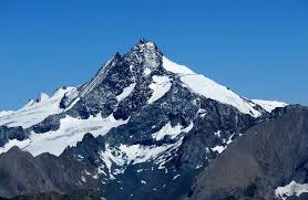 Großglockner) is a mountain of superlatives, for non europeans probably the best known in the eastern this might hint at the frequent ice avalanches and rock fall in the area around großglockner. Hd Wallpaper Grossglockner Austria Alpes Mountain Summer Nature Outdoors Wallpaper Flare