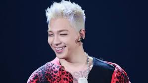 It looks like we don't have any photos or quotes yet. Some Lucky Vip S Met Taeyang In Milan Got Snacks From Him Kpopmap