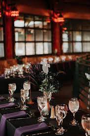 Aktuelle preise für produkte vergleichen! This Disney Haunted Mansion Themed Wedding Is Full Of Halloween Spirit Huffpost Halloween Wedding Reception Mansion Wedding Decor Halloween Themed Wedding