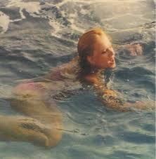 Σπάνια φωτογραφία τους στην παραλία. Alikh Boygioyklakh Oi Spanies Fwtografies Me Ton Mponatso Ston 8eologo In Gr