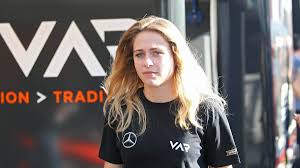 Du musst ein kerl sein, du musst hart sein. das kotzt mich so an, so etwas zu hören. Schlimmer Unfall Bei Formel 3 So Geht Es Sophia Florsch Sportbuzzer De