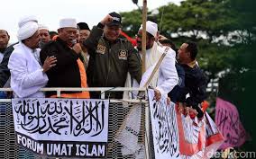 Seruan habib rizieq itu disampaikan lewat video yang diunggah di akun youtube front tv pada kamis (29/11/2018). Indoleft Fugitive Fpi Leader Habib Rizieq Calls For Copy Paste Of Divisive Jakarta Election