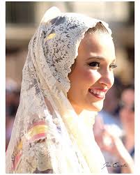 ESPOLÍN "SOTO" ✨ De dos Falleras Mayores de Valencia; más en concreto, de  una infantil y de una mayor. ¿Los recordáis? ¿las recordáis? ¿años?  Tejidos, evidentemente, por @espolinesdegarin 🙌🏻. #fallasdevalencia  #falleramayor #fallera #