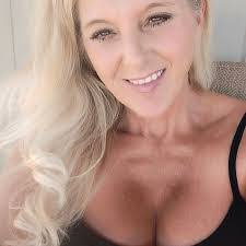 Barbara Eckles's Instagram, Twitter & Facebook