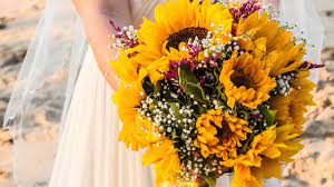 What flowers are putting in your bouquets june bees? 20 Seasonal Summer Wedding Flowers