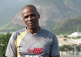 Robson caetano é duas vezes medalhista olímpico e o homem mais rápido do brasil em todos os em sua palestra, robson caetano narra sua emocionante história que se inicia na década de 60 na. Bahia Ba Ex Atleta Robson Caetano Da Aulas Em Colegio Muitos Nem Sabe Que Sou Medalhista