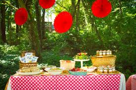 Here's how to throw a classy dinner party on a college budget. Throwing A Dinner Party On A Budget Apartminty