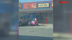 He looks like a great driver already': 11-year-old pulls up to store in  pink toy Hummer