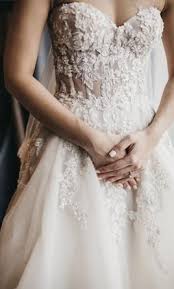 Preowned Wedding Dresses Singapore In 2020 Preowned Wedding Dresses Wedding Dress Pictures Wedding Dress Necklines