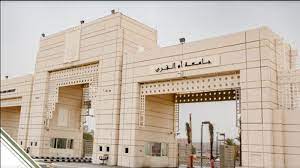 تأسست في العام 1950 تحت مسمى كلية الشريعة في مكة لتصبح أولى المؤسسات التعليمية الجامعية في البلاد، وهي نواة هذه الجامعة، جامعة أم القرى، والكلية الأم فيها. Ø§Ù„Ø³Ø¹ÙˆØ¯ÙŠØ© Ø¬Ø§Ù…Ø¹Ø© Ø£Ù… Ø§Ù„Ù‚Ø±Ù‰ ØªØ­Ø³Ù… Ù…ØµÙŠØ± 1400 Ø·Ø§Ù„Ø¨ Ù…Ù‡Ø¯Ø¯ÙŠÙ† Ø¨Ø§Ù„ÙØµÙ„ Ø¹Ø§Ù„Ù… ÙˆØ§Ø­Ø¯ Ø§Ù„Ø¹Ø±Ø¨ Ø§Ù„Ø¨ÙŠØ§Ù†