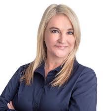 Kim Compton's Instagram, Twitter & Facebook