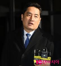 강용석 로스쿨 출신 변호사, 법률 모른다 썰전 74회. Mxiv9q1x Sxahm