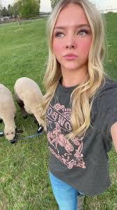 Savannah Cormier's Instagram, Twitter & Facebook