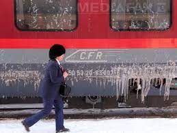 Fără prea multe explicații cei aproximativ 50 de călători au fost coborâți din garnitură. Trenul GalaÅ£i Bucuresti Blocat Peste 50 De Ore La FÄƒurei A Ajuns La GalaÅ£i O NouÄƒ GarniturÄƒ A Plecat Spre Bucuresti
