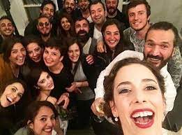 Elif sönmez yeni sezonda ise fox tv'de yayınlanan dayan yüreğim dizisinde meral karakterini canlandırmaktadır. Elif Sonmez Ve Burak Gurmeric Evlendi