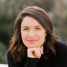 Ellen Peek's Instagram, Twitter & Facebook