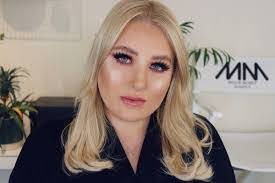 Lorena Briggs's Instagram, Twitter & Facebook