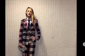 See the latest a simple favor style, fashion, beauty, wardrobe, accessories and news. Anna Kendrick And Blake Lively Back On The Big Screens With A Simple Favor