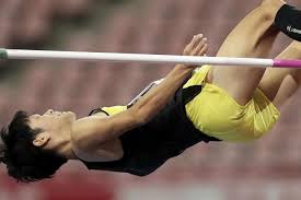 Il salto in alto a differenza delle altre discipline è molto più recente, le prime notizie di un esercizio di salto come lo intendiamo noi risalgono al 1860 in gran bretagna. Shinno Vince Il Titolo Giapponese Del Salto In Alto Con 2 30m Sprintnews It