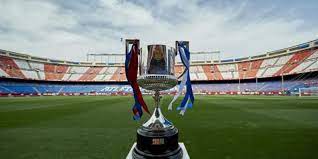 Nadie ha ganado más veces el título del fútbol español que los madridistas, que amplían a ocho su ventaja sobre el segundo lugar, el fc barcelona, que ha recortado en los últimos años, pero con. Cambios En El Futbol Espanol Asi Sera La Nueva Copa Del Rey Liga De Espana Futbolred