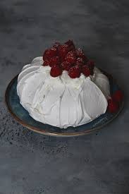 Red Fruits And Lime Pavlova Recette En 2020 Pavlova Dessert Facile A Faire Faire Une Chantilly