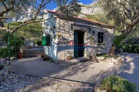The venue comprises of 2 bedrooms and a kitchen. Ferienhaus Dora Mit Whirlpool Makarska