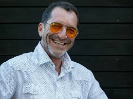 Depois de fundar a Imaginarium, Luiz Sebastião Rosa, o Tião, abre espaço de  arte, educação e coworking em Floripa