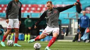 Данці зіграють з нашим суперником з відбору на чс. Yevro 2020 Kristian Eriksen Vtrativ Svidomist Pid Chas Gri Daniya Finlyandiya Video