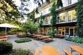 Stuttgart 'da infobel kayıtlı şirketleri 43,927 listeledi. Bilder Studierendenwerk Stuttgart