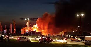 Potrivit inspectoratului pentru situaţii de urgenţă (isu) prahova. Firefighters Tackle Explosion At Holyhead Marina As It Happened North Wales Live