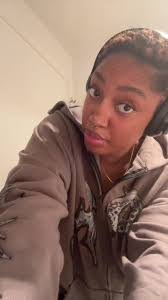 Leah Avery's Instagram, Twitter & Facebook