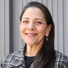 Naomi Gross's Instagram, Twitter & Facebook