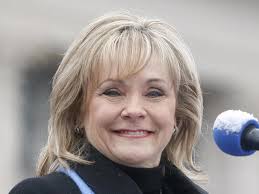 Mary Fallin becomes Oklahoma's 1st female governor